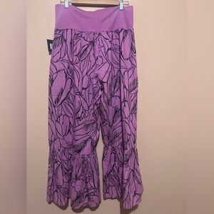 Bryn Walker Linen Wide
Leg Ruffle Pants. 100% cotton.